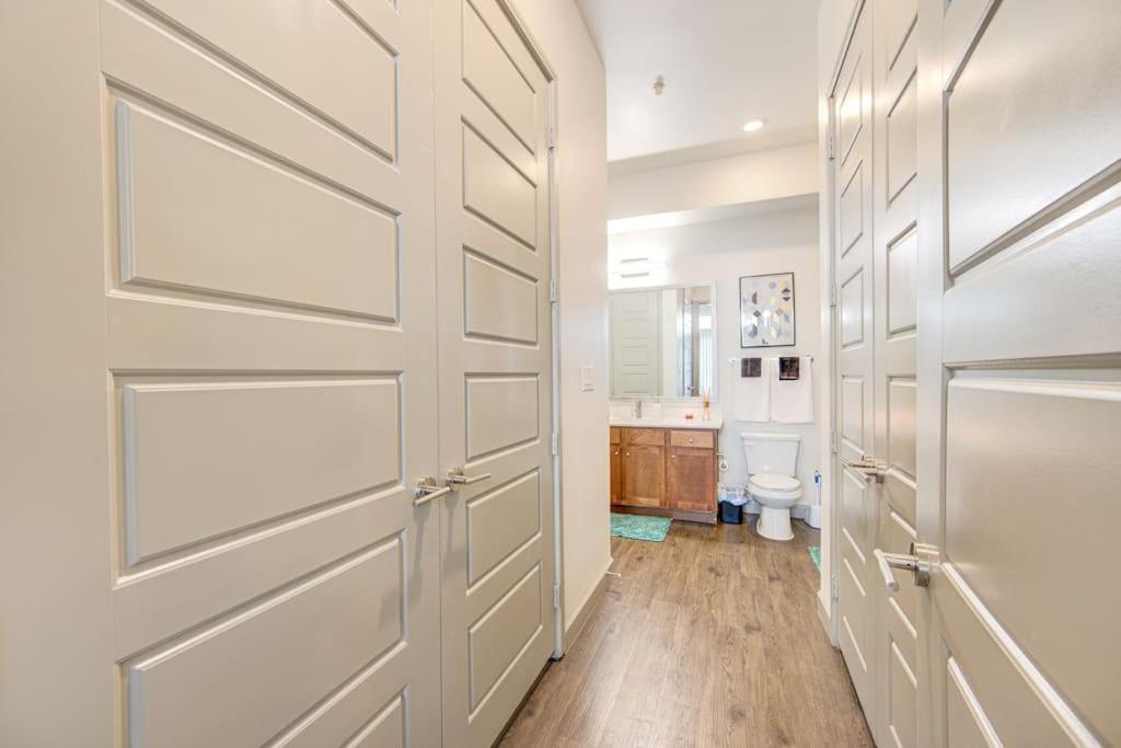 Trendy Downtown 1Bd/Freeparking/Wi-Fi/Pool Apartment Хюстън Екстериор снимка