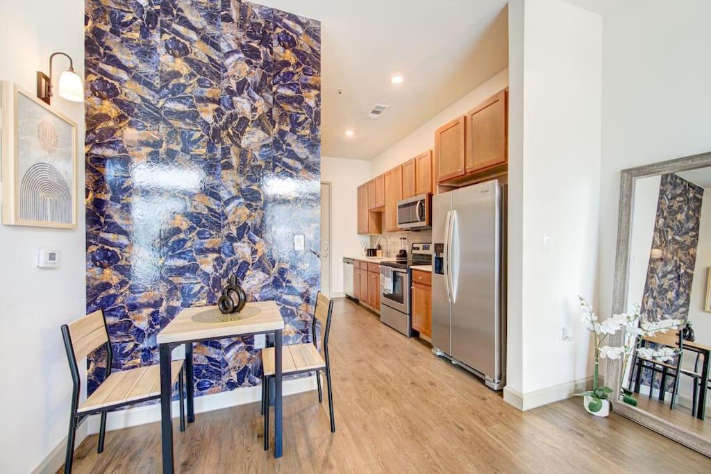 Trendy Downtown 1Bd/Freeparking/Wi-Fi/Pool Apartment Хюстън Екстериор снимка
